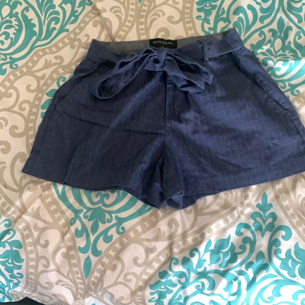 Banana republic shorts - size 6p Women - color blue Hardly worn